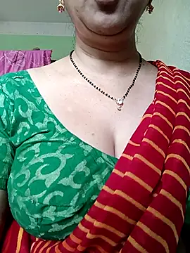 Snapshot of Rosy-B chatting on 10-30-25, 12:53 Rosy-B online show from 10-30-25, 12:53