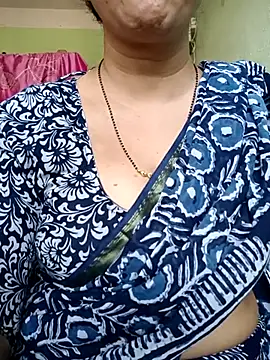 Snapshot of Rosy-B chatting on 03-05-25, 10:00 Rosy-B online show from 03-05-25, 10:00