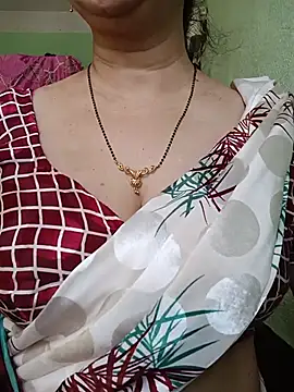 Snapshot of Rosy-B chatting on 05-15-26, 12:41 Rosy-B online show from 05-15-26, 12:41