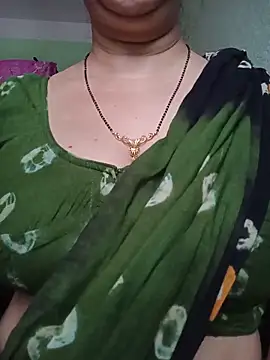 Snapshot of Rosy-B chatting on 05-19-26, 12:04 Rosy-B online show from 05-19-26, 12:04