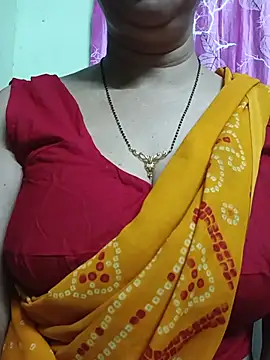 Snapshot of Rosy-B chatting on 05-20-26, 09:23 Rosy-B online show from 05-20-26, 09:23
