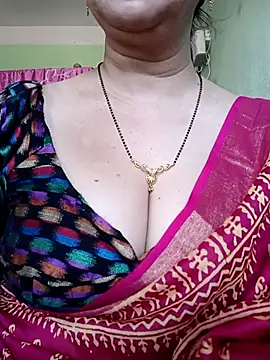 Snapshot of Rosy-B chatting on 03-04-25, 09:40 Rosy-B online show from 03-04-25, 09:40