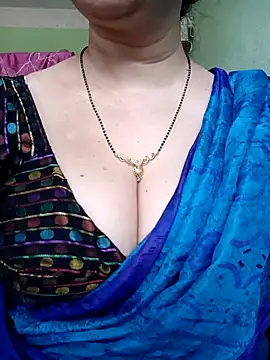 Snapshot of Rosy-B chatting on 03-17-25, 10:06 Rosy-B online show from 03-17-25, 10:06