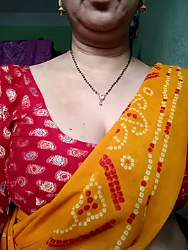 Snapshot of Rosy-B chatting on 10-28-25, 12:33 Rosy-B online show from 10-28-25, 12:33