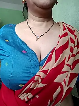 Snapshot of Rosy-B chatting on 10-31-25, 12:40 Rosy-B online show from 10-31-25, 12:40