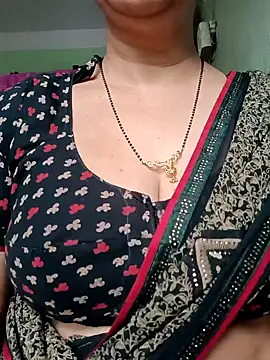Snapshot of Rosy-B chatting on 04-30-26, 12:39 Rosy-B online show from 04-30-26, 12:39