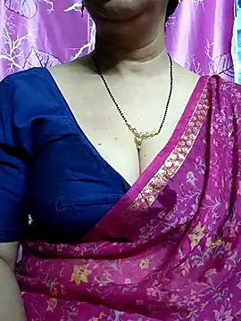 Snapshot of Rosy-B chatting on 03-01-25, 12:39 Rosy-B online show from 03-01-25, 12:39