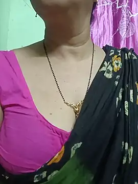 Snapshot of Rosy-B chatting on 05-28-26, 05:30 Rosy-B online show from 05-28-26, 05:30