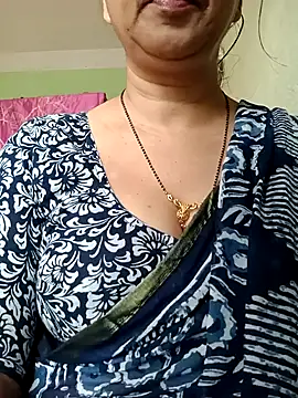 Snapshot of Rosy-B chatting on 10-04-25, 12:56 Rosy-B online show from 10-04-25, 12:56