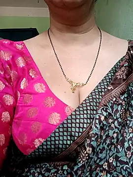 Snapshot of Rosy-B chatting on 02-19-25, 10:01 Rosy-B online show from 02-19-25, 10:01