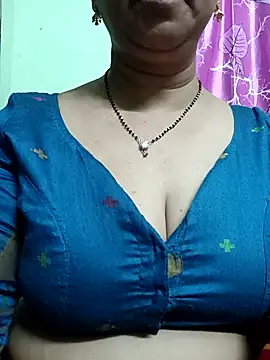 Snapshot of Rosy-B chatting on 10-28-25, 09:36 Rosy-B online show from 10-28-25, 09:36