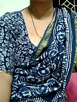Snapshot of Rosy-B chatting on 04-30-26, 01:51 Rosy-B online show from 04-30-26, 01:51