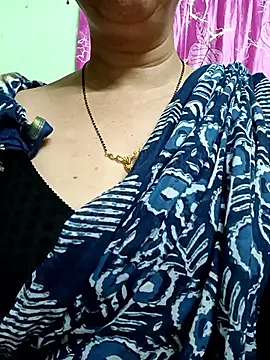 Snapshot of Rosy-B chatting on 05-19-26, 10:06 Rosy-B online show from 05-19-26, 10:06