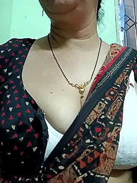 Snapshot of Rosy-B chatting on 03-05-25, 12:59 Rosy-B online show from 03-05-25, 12:59