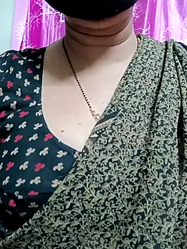 Snapshot of Rosy-B chatting on 03-06-25, 10:04 Rosy-B online show from 03-06-25, 10:04