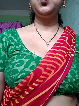 Snapshot of Rosy-B chatting on 10-29-25, 09:41 Rosy-B online show from 10-29-25, 09:41