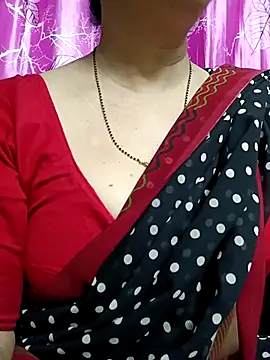 Snapshot of Rosy-B chatting on 03-11-25, 09:48 Rosy-B online show from 03-11-25, 09:48