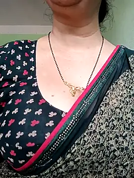 Snapshot of Rosy-B chatting on 02-19-25, 06:22 Rosy-B online show from 02-19-25, 06:22