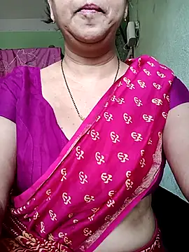 Snapshot of Rosy-B chatting on 09-11-25, 12:54 Rosy-B online show from 09-11-25, 12:54