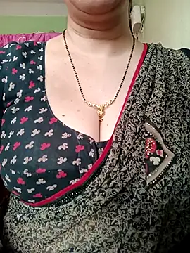 Snapshot of Rosy-B chatting on 03-07-25, 01:09 Rosy-B online show from 03-07-25, 01:09