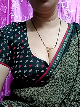 Snapshot of Rosy-B chatting on 02-28-25, 12:32 Rosy-B online show from 02-28-25, 12:32