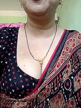 Snapshot of Rosy-B chatting on 03-18-25, 09:34 Rosy-B online show from 03-18-25, 09:34