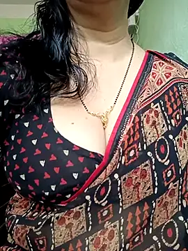 Snapshot of Rosy-B chatting on 02-28-25, 10:20 Rosy-B online show from 02-28-25, 10:20