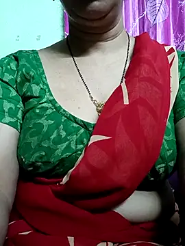 Snapshot of Rosy-B chatting on 04-28-26, 09:52 Rosy-B online show from 04-28-26, 09:52