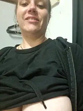 Snapshot of Off_the_Lesh chatting on 10-02-25, 09:29 Off the Lesh online show from 10-02-25, 09:29