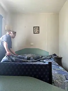 Snapshot of Off_the_Lesh chatting on 09-20-25, 03:44 Off the Lesh online show from 09-20-25, 03:44