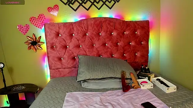 blue violette  online show from 10-15-25, 07:33