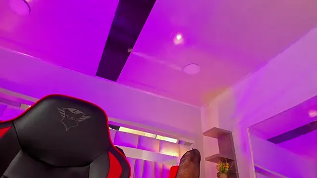 mariiahneedles online show from 10-20-25, 10:10