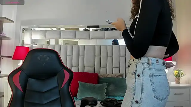 mariiahneedles online show from 10-07-25, 10:11