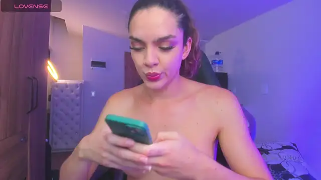 Snapshot of mariiahneedles chatting on 07-14-26, 12:32 mariiahneedles online show from 07-14-26, 12:32