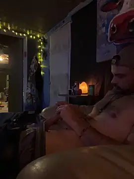 Snapshot of spundaddylive chatting on 10-31-25, 11:44 spundaddylive online show from 10-31-25, 11:44