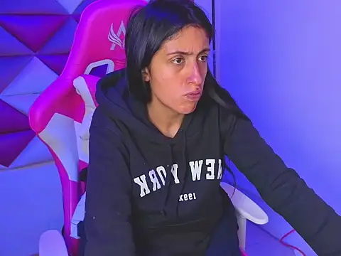 Cameron cutte online show from 11-25-25, 03:18