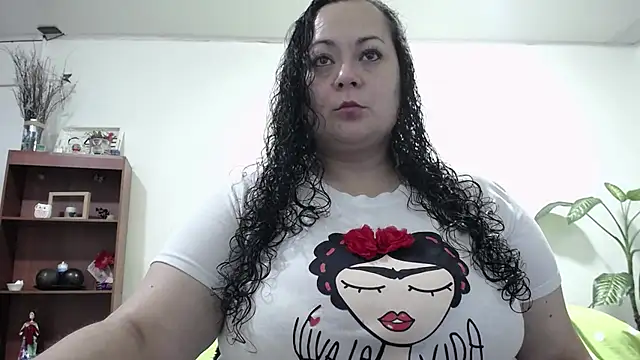 Snapshot of Aleia_Taylor chatting on 06-25-26, 03:48 Aleia Taylor online show from 06-25-26, 03:48
