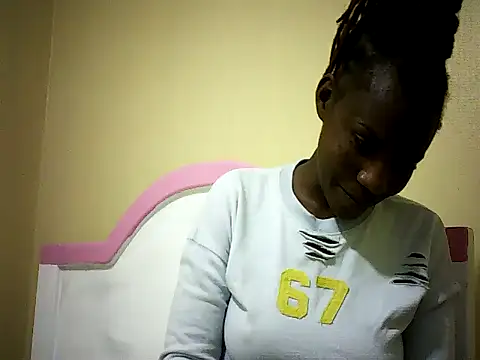Snapshot of Pierra77 chatting on 09-19-25, 11:14 Pierra77 online show from 09-19-25, 11:14
