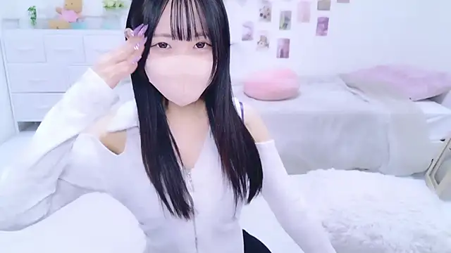 Snapshot of Suzu_ch_xx chatting on 10-05-25, 12:18 Suzu ch xx online show from 10-05-25, 12:18