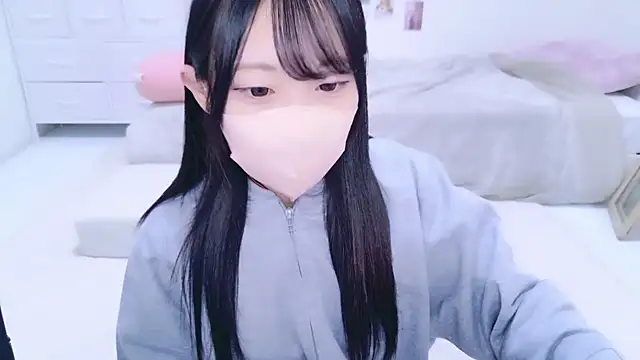 Snapshot of Suzu_ch_xx chatting on 10-04-25, 12:50 Suzu ch xx online show from 10-04-25, 12:50