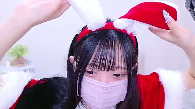 Snapshot of Suzu_ch_xx chatting on 12-24-24, 07:00 Suzu ch xx online show from 12-24-24, 07:00