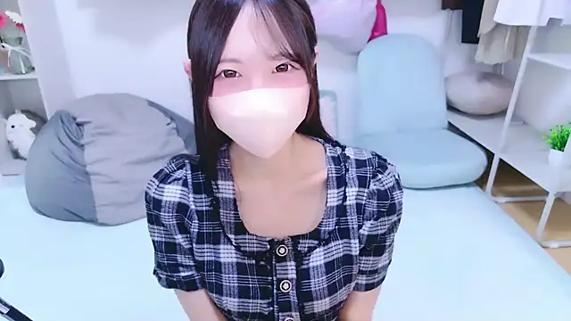 Snapshot of Suzu_ch_xx chatting on 06-11-26, 02:25 Suzu ch xx online show from 06-11-26, 02:25