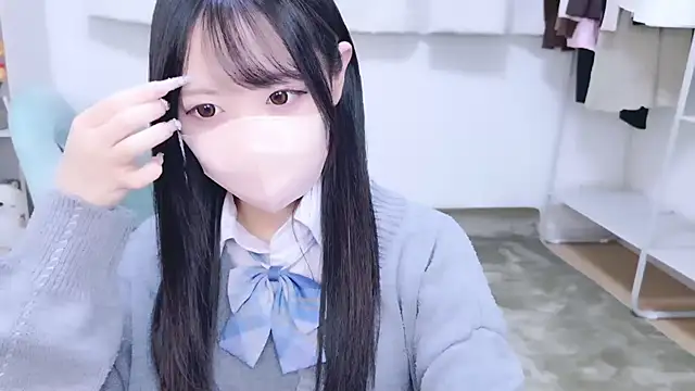 Snapshot of Suzu_ch_xx chatting on 10-25-25, 02:07 Suzu ch xx online show from 10-25-25, 02:07