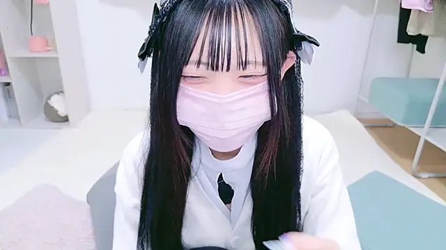 Snapshot of Suzu_ch_xx chatting on 12-15-24, 04:37 Suzu ch xx online show from 12-15-24, 04:37
