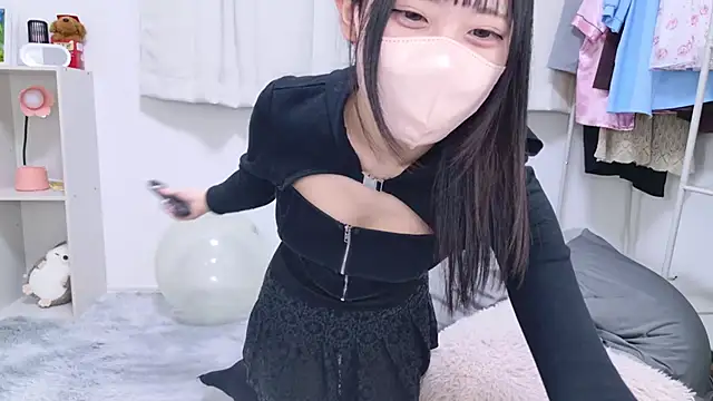 Snapshot of Suzu_ch_xx chatting on 02-17-25, 06:28 Suzu ch xx online show from 02-17-25, 06:28