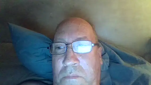 Snapshot of hornyrich69 chatting on 12-17-25, 07:24 hornyrich69 online show from 12-17-25, 07:24