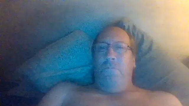 Snapshot of hornyrich69 chatting on 10-19-25, 05:32 hornyrich69 online show from 10-19-25, 05:32