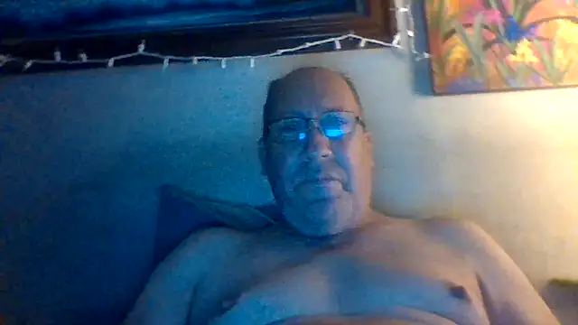 Snapshot of hornyrich69 chatting on 12-18-25, 07:46 hornyrich69 online show from 12-18-25, 07:46