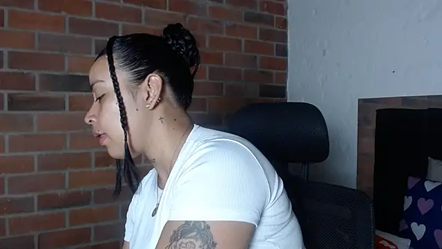 Snapshot of salome__hills1 chatting on 05-24-26, 05:40 salome hills1 online show from 05-24-26, 05:40