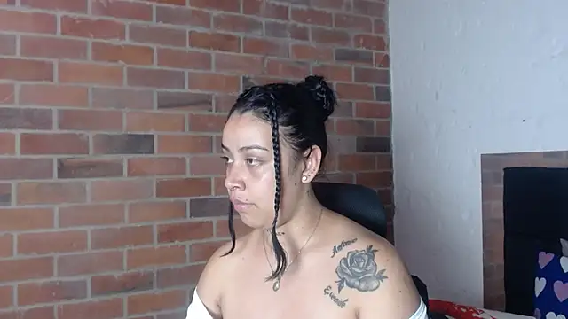 Snapshot of salome__hills1 chatting on 05-25-26, 09:46 salome hills1 online show from 05-25-26, 09:46